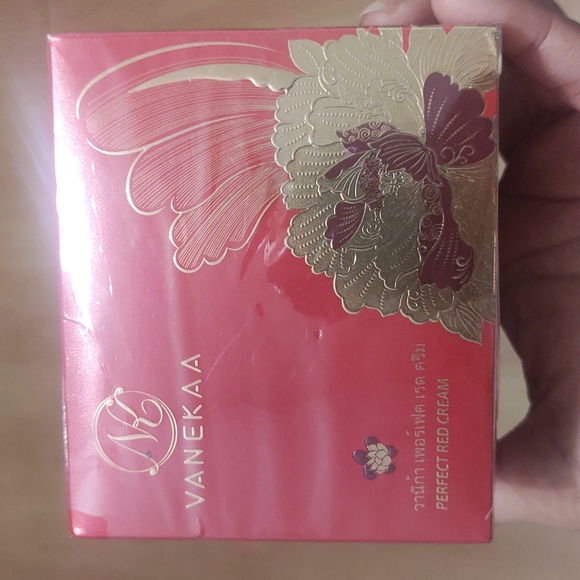 Vanekaa prefect red cream foundation - Picture 4 of 7